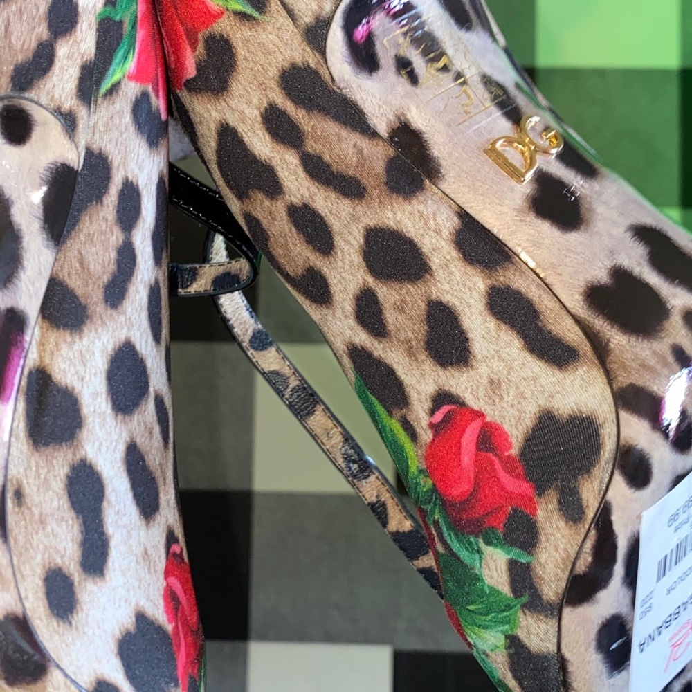 Women’s beautiful floral DG pumps